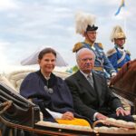 Drottning_Silvia_och_Kung_Carl_XVI_Gustaf_under_nationaldagsfirande_vid_Skansen_2009
